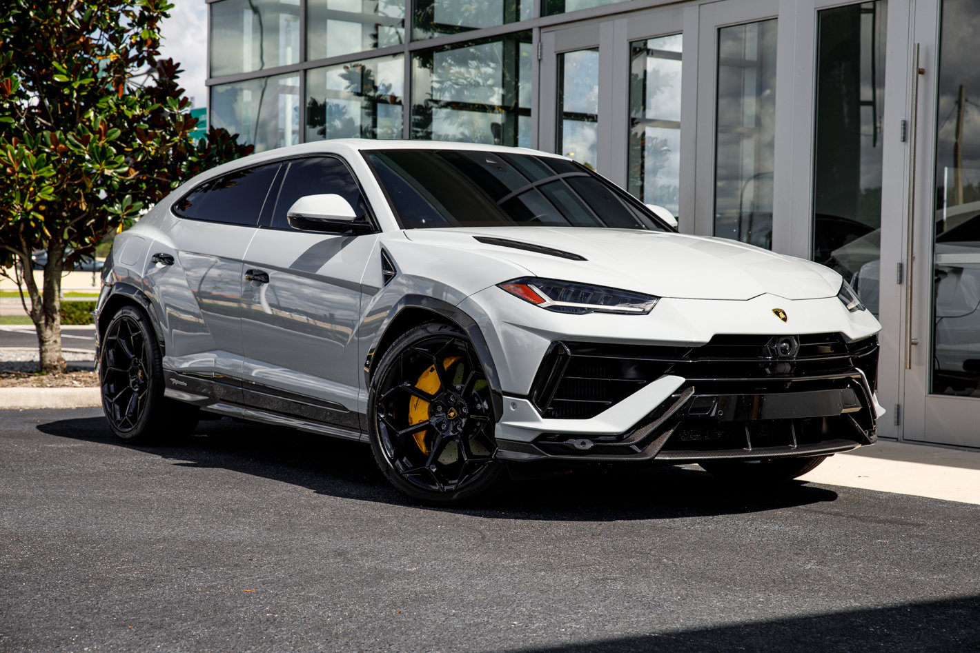 Used 2024 Lamborghini Urus Performante AWD/4WD image 21