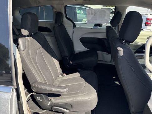 Used 2018 Chrysler Pacifica Touring Plus w/ Tire & Wheel Group image 18