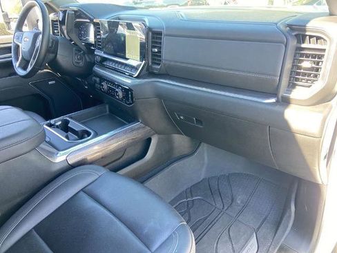 Used 2025 Chevrolet Silverado 2500 LTZ w/ LTZ Convenience Package image 24