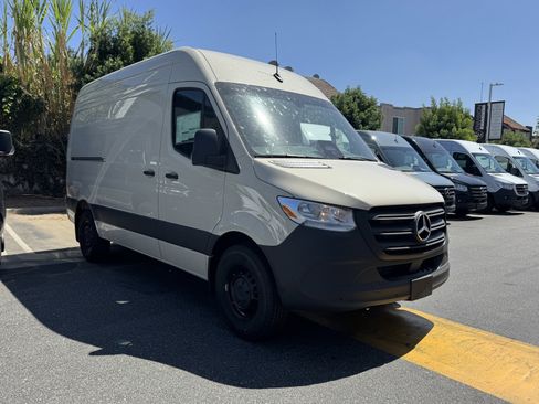New 2025 Mercedes-Benz Sprinter 2500 image 2