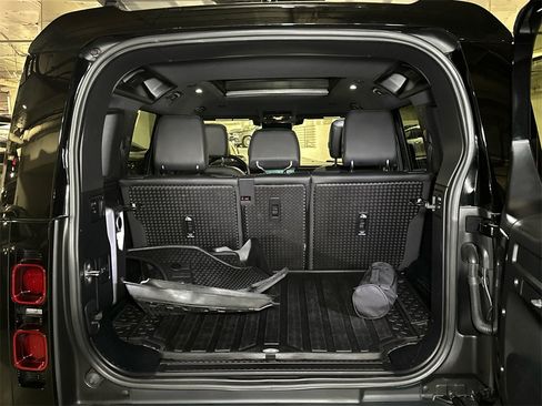Used 2022 Land Rover Defender 110 X-Dynamic SE image 5