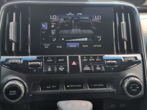 Certified 2026 Lexus LX 600 4WD w/ Accessory Package (Z1) image 20