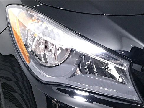 Used 2019 Mercedes-Benz CLA 250 4MATIC image 25