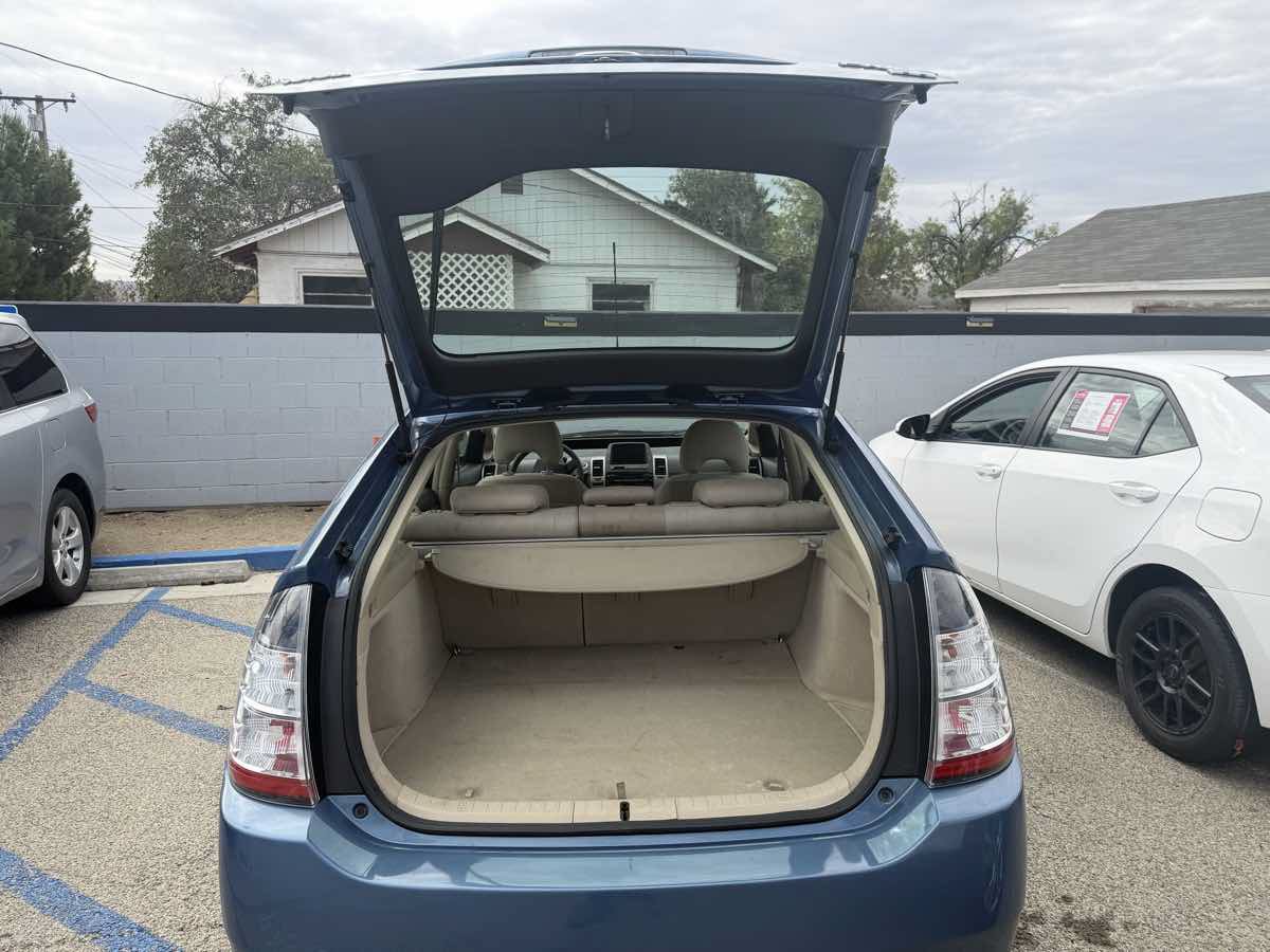 Used 2004 Toyota Prius w/ Pkg 5 FWD image 18