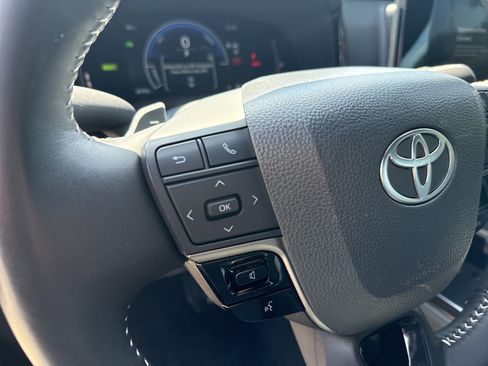 Used 2025 Toyota Camry SE w/ Convenience Package FWD image 24