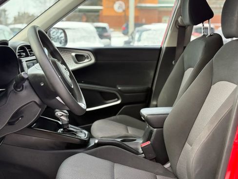 Used 2025 Kia Soul LX image 9