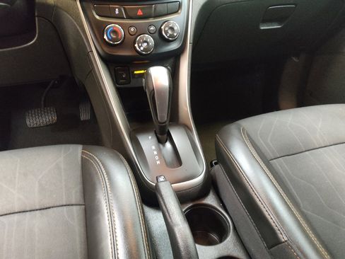 Used 2018 Chevrolet Trax LT w/ LT Convenience Package FWD image 26