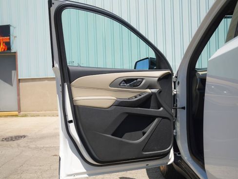 Used 2023 Chevrolet Traverse LS AWD/4WD image 23