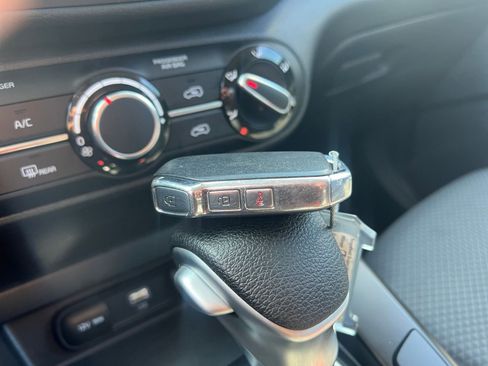 Used 2025 Kia Soul LX w/ LX Technology Package FWD image 21