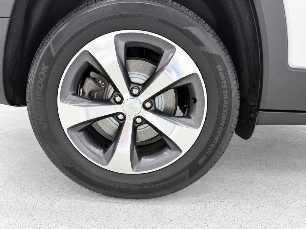 Used 2019 Jeep Cherokee Limited AWD/4WD image 34