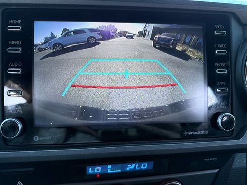 Used 2022 Toyota Tacoma TRD Off-Road image 29