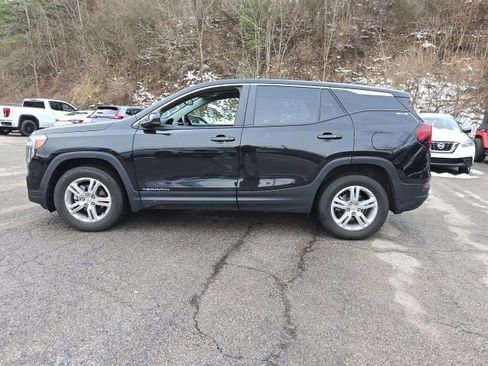 Used 2024 GMC Terrain SLE image 2
