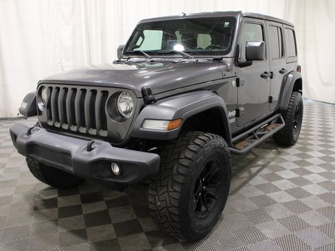 Used 2018 Jeep Wrangler Unlimited Sport S AWD/4WD image 32