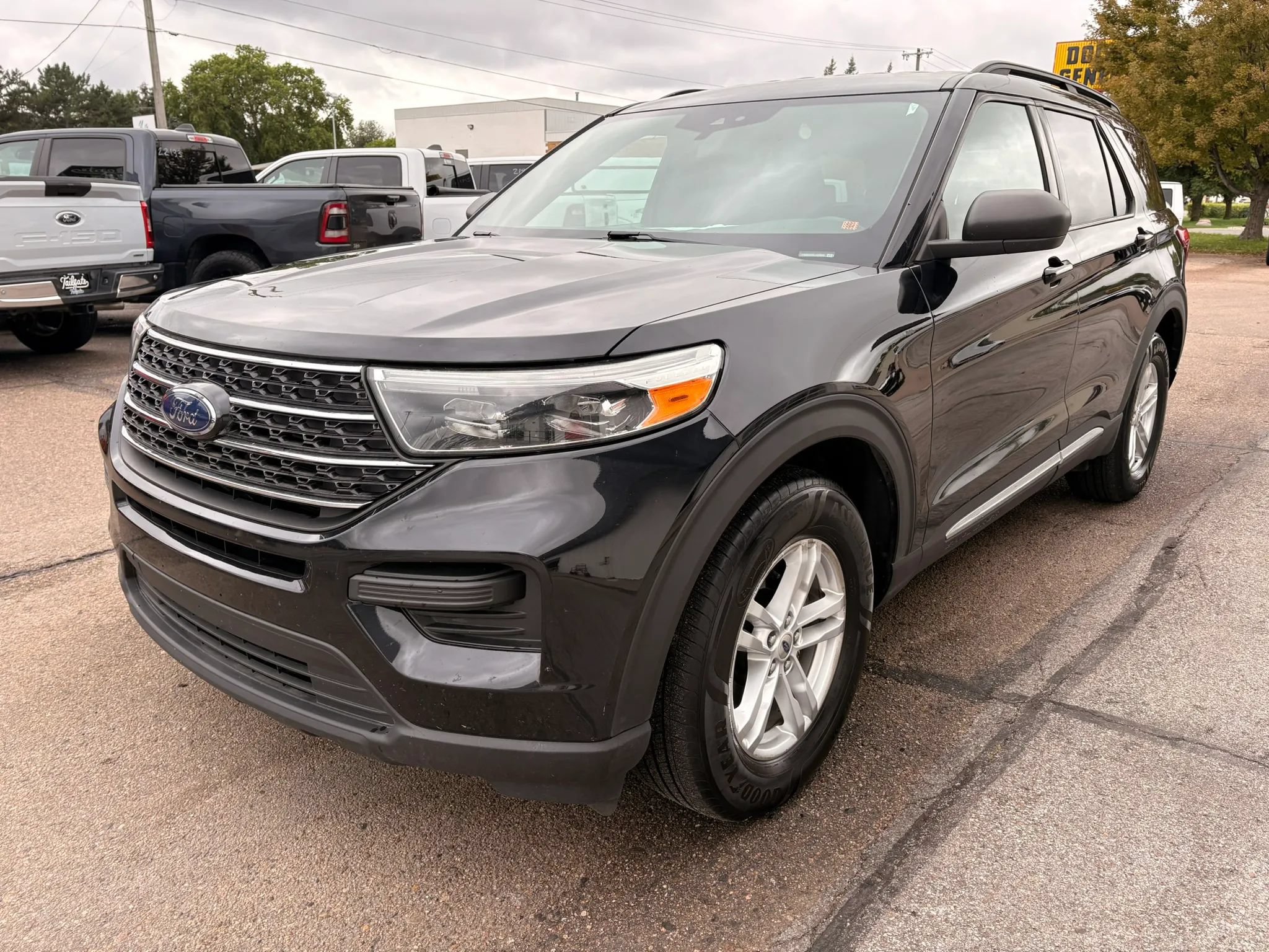 Used 2020 Ford Explorer XLT w/ Comfort Package AWD/4WD image 4