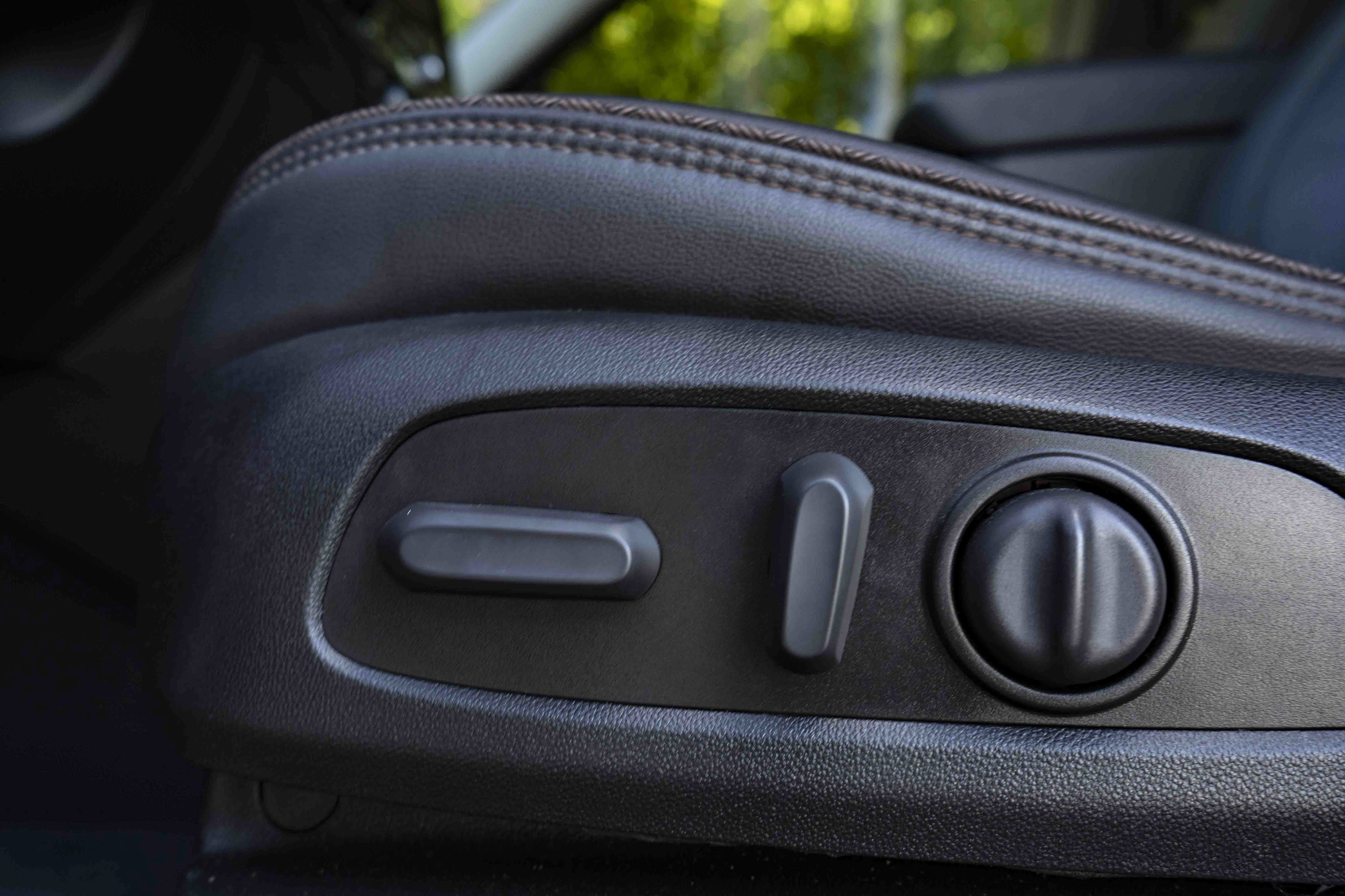 Used 2023 Chevrolet Traverse High Country w/ LPO, Floor Liner Package FWD image 44