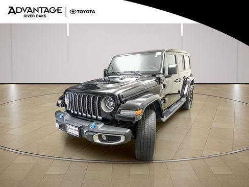 Used 2023 Jeep Wrangler Unlimited Sahara w/ Cold Weather Group AWD/4WD image 4
