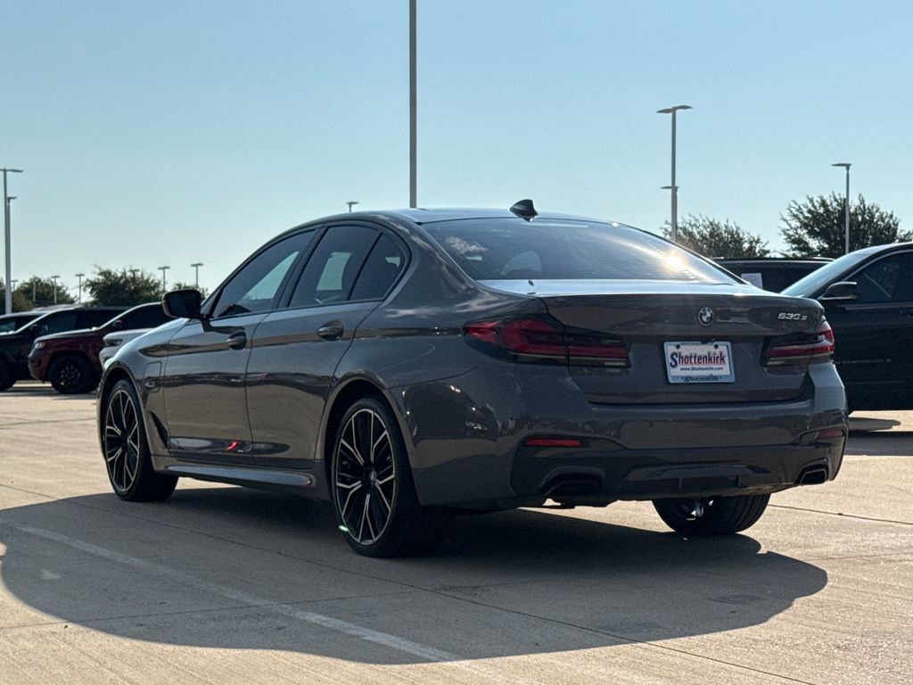 Used 2022 BMW 530e w/ Premium Package RWD image 7