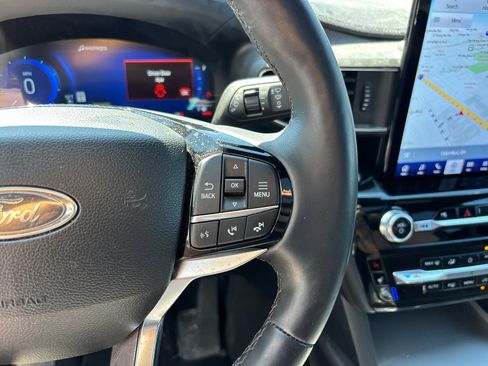 Used 2023 Ford Explorer Platinum w/ Technology Package AWD/4WD image 18