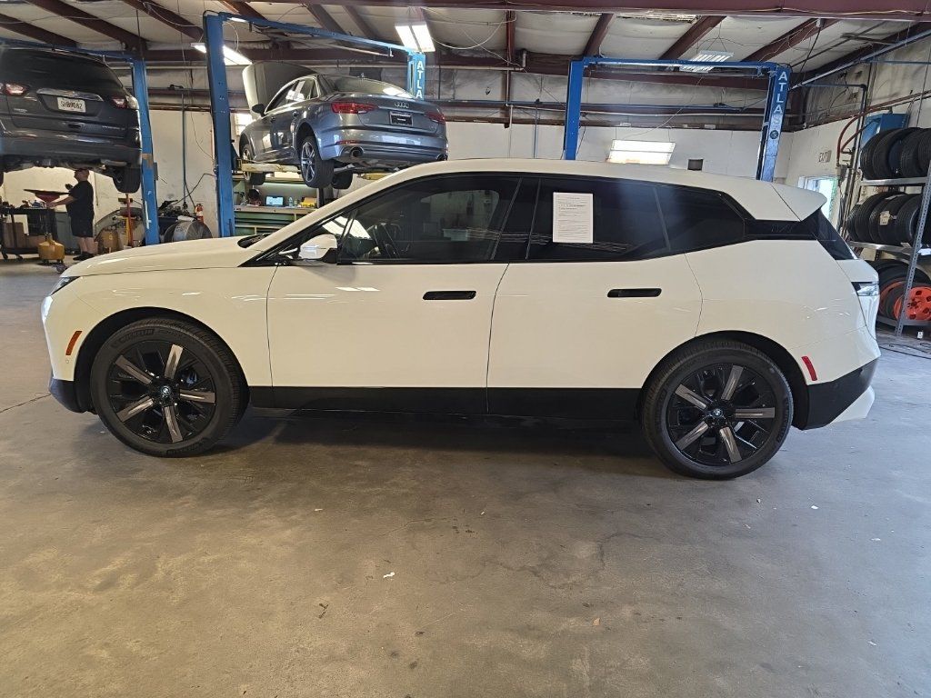 Used 2023 BMW iX xDrive50 w/ Sport Package AWD/4WD image 2