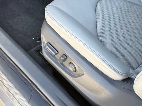 Used 2021 Toyota Camry XLE FWD image 11