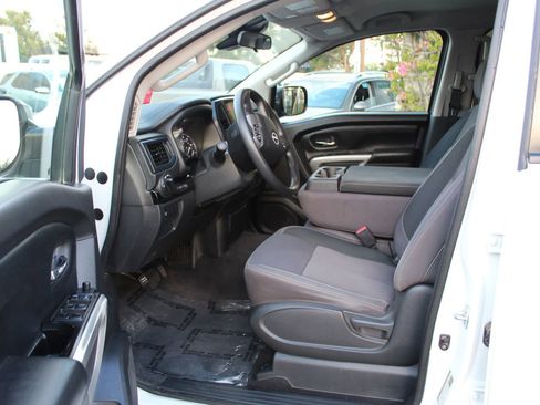 Used 2023 Nissan Titan SV RWD image 9