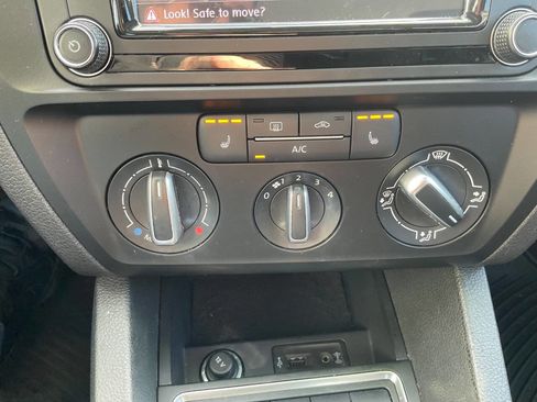 Used 2017 Volkswagen Jetta SE image 17