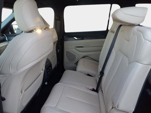 New 2025 Jeep Grand Cherokee L Limited w/ Trailer Tow Package image 14