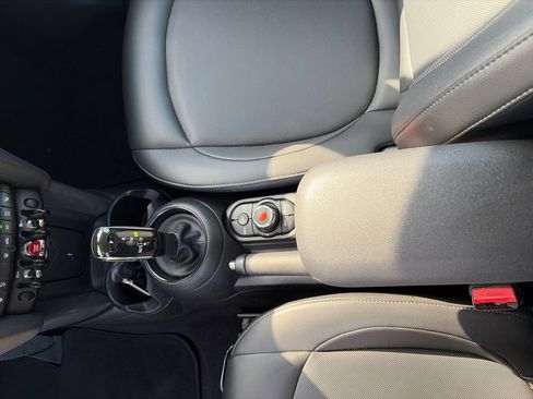 Used 2020 MINI Cooper 4-Door Hardtop w/ Premium Package FWD image 19
