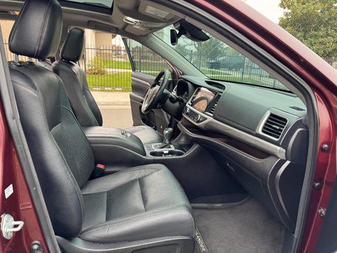 Used 2017 Toyota Highlander Limited image 11