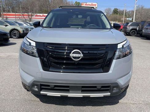 Used 2024 Nissan Pathfinder Platinum image 7
