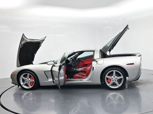 Used 2005 Chevrolet Corvette Coupe w/ Preferred Equipment Group RWD image 54