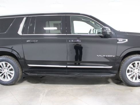 Used 2023 GMC Yukon XL SLT image 11