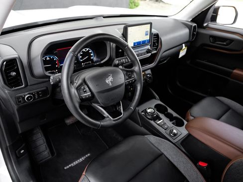 Used 2024 Ford Bronco Sport Outer Banks AWD/4WD image 2