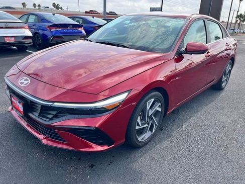 Used 2025 Hyundai Elantra SEL FWD image 3