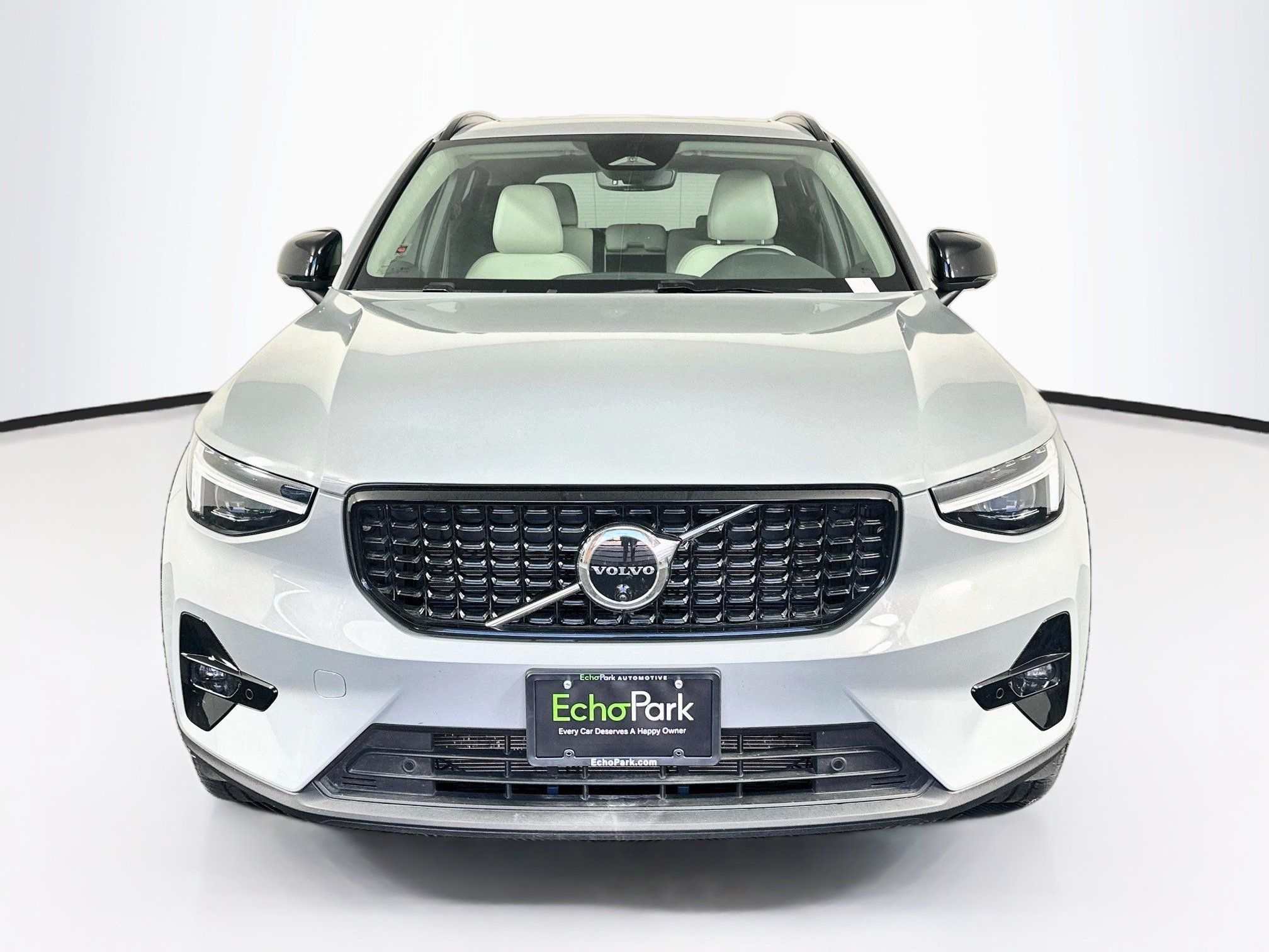 Used 2026 Volvo XC40 B5 Plus AWD/4WD image 2