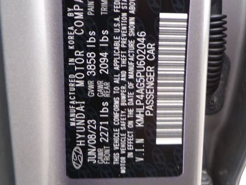 Used 2023 Hyundai Elantra Limited w/ Cargo Package image 31