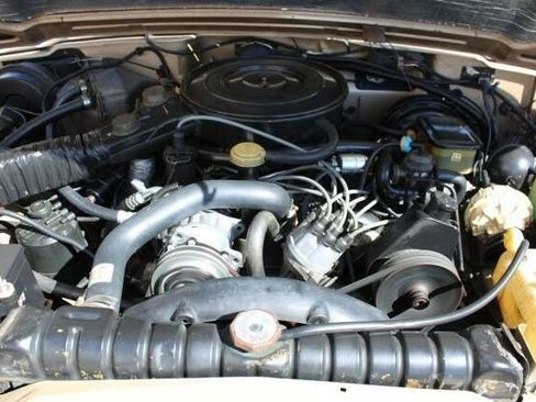 Used 1990 Jeep Grand Wagoneer image 29