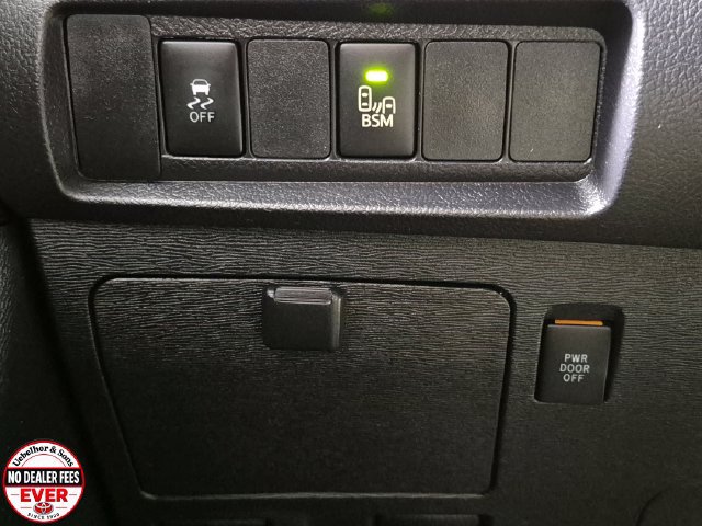 Used 2017 Toyota Sienna SE Premium FWD image 18