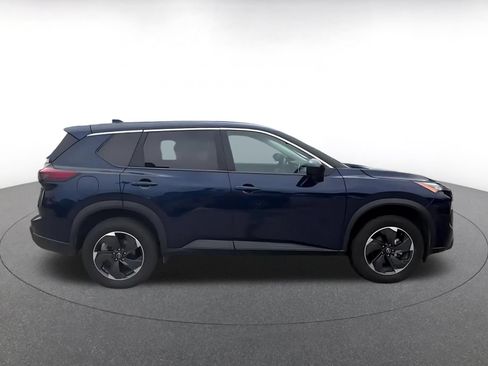 Used 2025 Nissan Rogue SV AWD/4WD image 13