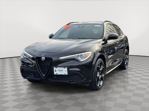 Used 2023 Alfa Romeo Stelvio Veloce image 3