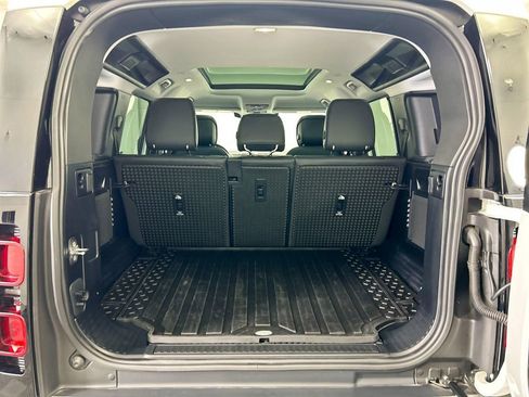 Used 2025 Land Rover Defender 110 S image 27