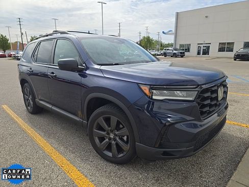 Used 2023 Honda Pilot Sport image 2