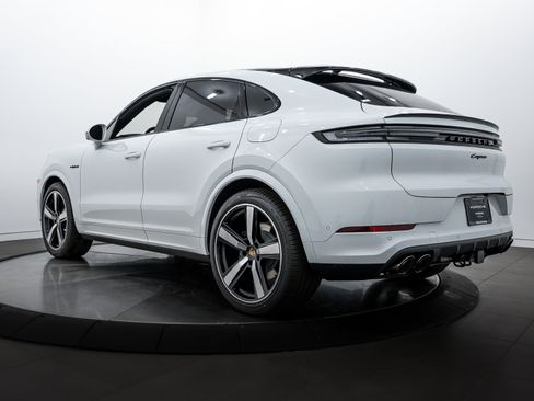 New 2026 Porsche Cayenne E-Hybrid Coupe image 3