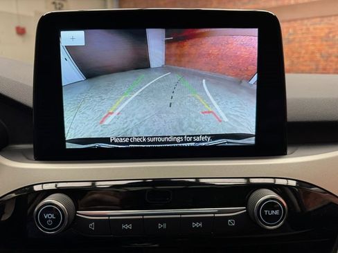 Used 2022 Ford Escape SE w/ SE Sport Appearance Package image 21