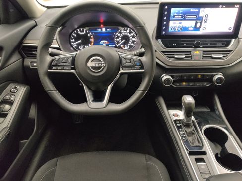 Used 2024 Nissan Altima 2.5 SV w/ SV Premium Package FWD image 22