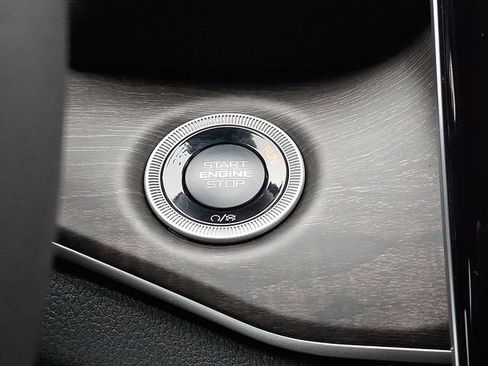 New 2025 Jeep Grand Cherokee Limited w/ Black Appearance Package image 15