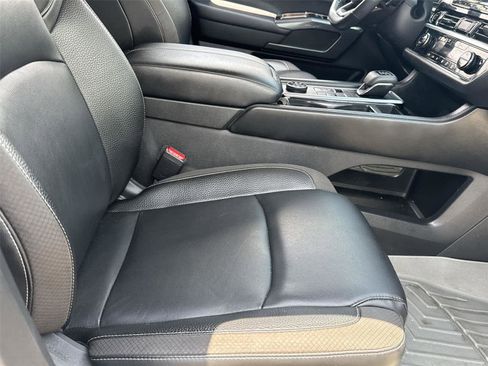 Used 2022 Nissan Pathfinder SL w/ SL Premium Package AWD/4WD image 18