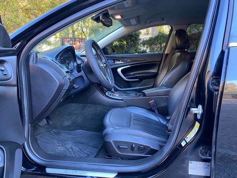 Used 2017 Buick Regal Sport Touring image 14