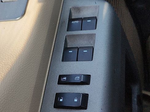 Used 2011 Ford F250 Lariat image 9