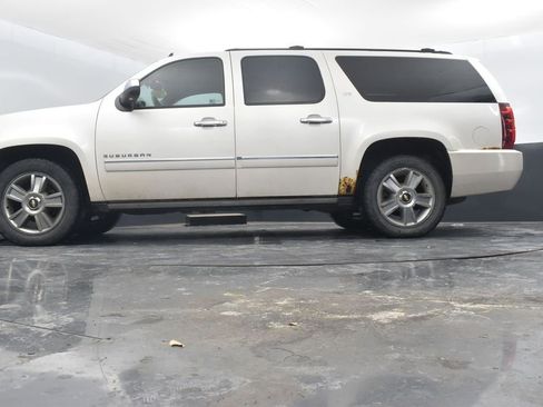 Used 2010 Chevrolet Suburban LTZ image 52